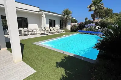 Image de Villa avec piscine 5 étoiles au Maison de France