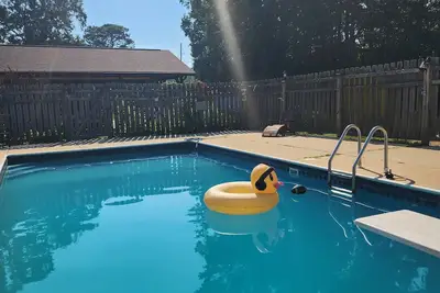 Image de Horses  Fishing, Salt Water Pool, Cozy Beautiful New Cabin with Old Barn Feel