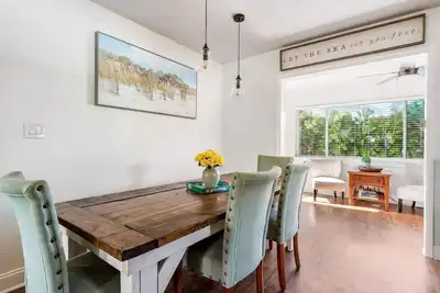 Image de The Hideaway on 4th –  2/1, Fenced Yard, W/D, Wifi