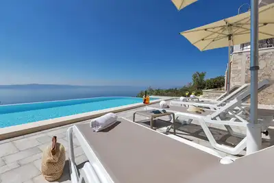 Hotel Nature's Retreat, Deluxe suite with balcony and sea view