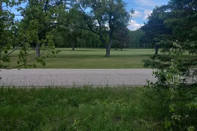 Image de Centrally located in Northern Michigan and \nLakes of the North.