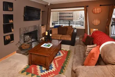 Image de 2br condo in Lionshead - 100yds to gondola, summer pool, year-round hot tubs!