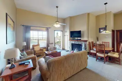 Image de Easy slope access in this Soaring Eagle 2br by RedAwning