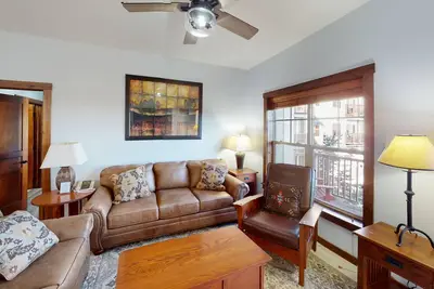 Image de Energetic 2br Soaring Eagle - sleeps 8! by RedAwning