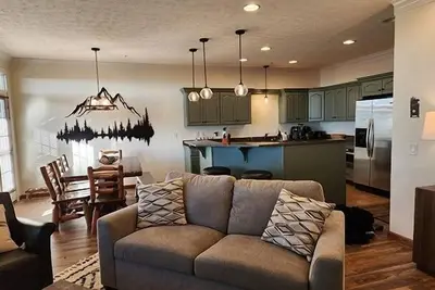 Image de Large and Luxurious 5br Home in Black Bear by RedAwning