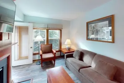 Image de Well appointed 1br in the Village - private pool! by RedAwning