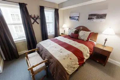 Image de Inviting 2 Br Seneca Condo by RedAwning