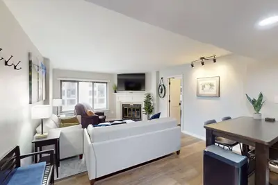 Image de Vibrant 2br Escape at Silvercreek - sleeps 12! by RedAwning