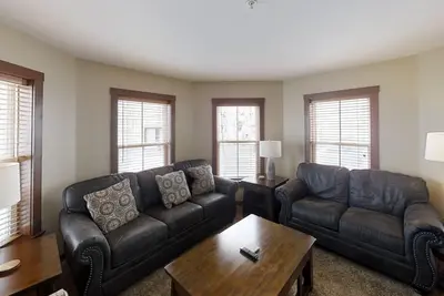 Image de Beautiful 2br in Allegheny - sleeps 6! by RedAwning