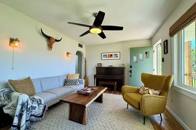 Ohwyhee Cottage : Cozy Mid-Century Hideaway