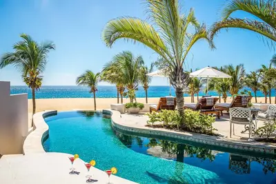 Private Beach Front Villa- steps from the private beach\/