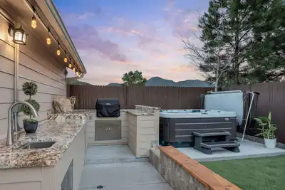 Image de Hot Tub - Walk To Food, Polar Express, Downtown. Close To Grand Canyon! ! Dogs Ok