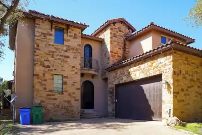 Image de Walk to Boat Launch: Stylish Austin Gem