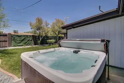 Image de 4br with Jacuzzi, Patio lounge & Games |Phoenix Dt