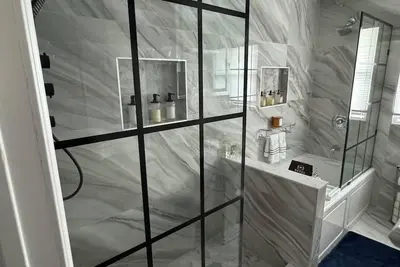 Image de Luxurious 2 Br/1 Bth Haven Mins From Train Station