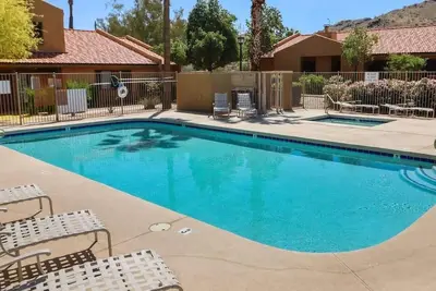 Image de 2br Condo with patio, Heated Pool, Spa & Gym Access