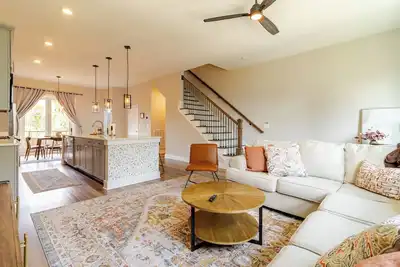 Image de Southside Charmer, 5 min to Downtown!