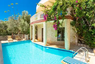 Image de 2 Bedroom 2 Bathroom Kalkan in the center  5 minute by walk sea poppy