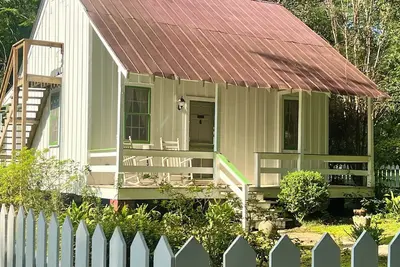 Image de Guest Cottage on the grounds of Jefferson Davis’s Historic Rosemont Plantation