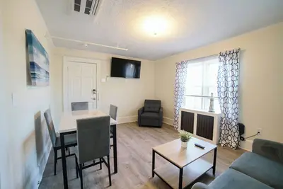 Renovated One Bedroom Apartment Downtown Falmouth Minutes From the Beach