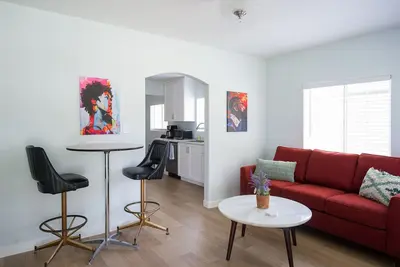 Image de 4br Mem Foam by Disney and Anaheim Convention Pets