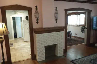 Image de Comfortable 3 Bedroom 2 Bath House Near New York