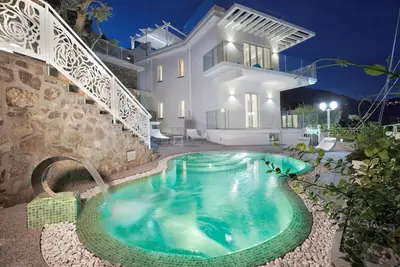 Image de Villa by the beach with sea-view and Luxury amenities
