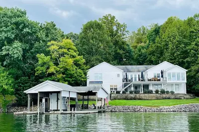 Image de Gentle Slope Lakefront beautiful sunset, 6Bds, 4. 5Bas, kayaks, paddleboards, firepit