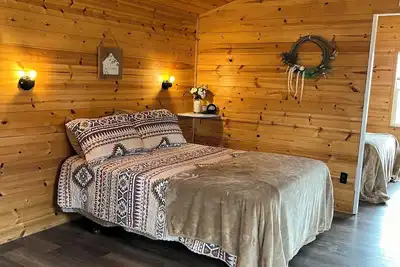 Image de Cowboy Cabin #2 on a working cattle ranch very close to Crater Lake