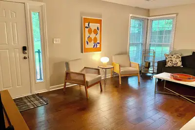 Image de Cute 3 Br near South End and South Park pet friendly!