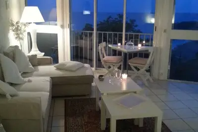 Appartement 40m2, vue exceptionnelle. \n1 chambre indépendante. \nClimatisation.