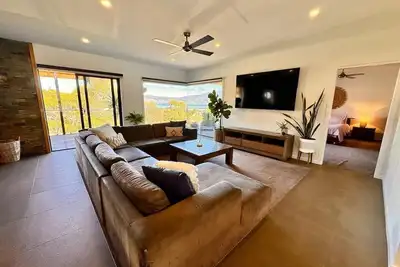 Image de 4-Bedroom Two-Storey House With Views, Near Beach