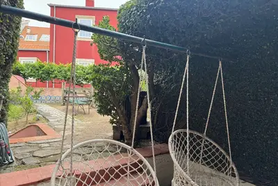 Image de Villa avec Jardin à 2 Pas de la Plage à Porto! Oasis de Confort et de Sérénité.