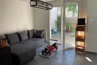 Image de Maison avec un jardin de 40-50 m2. \n2 places de parking exterieur.