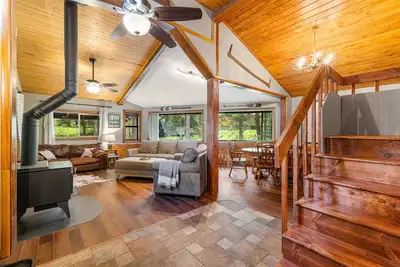 Image de New! Dew Drop Inn - Pet Friendly, 5-min walk to river access