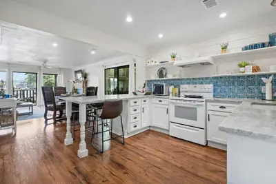 Image de Your Peaceful Lake Sanctuary!