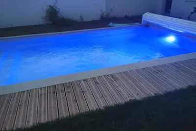 Image de Maison familiale plain pied avec piscine chaufee