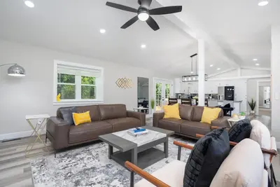 Image de Modern House with King Suite! Relaxing Retreat!