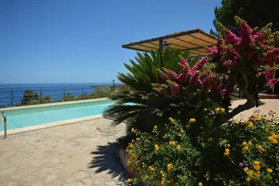 Image de Villa for 8 people, with spectacular sea view, 7 km. from Cefalù
