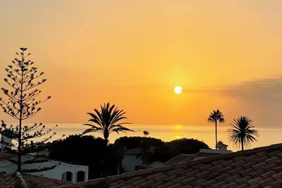 Image de Acogedora Villa con Espaciosas Terrazas, vistas al mar y Pequeña Piscina Privada
