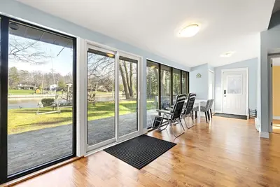 Image de River Access Cottage Mins to Beach