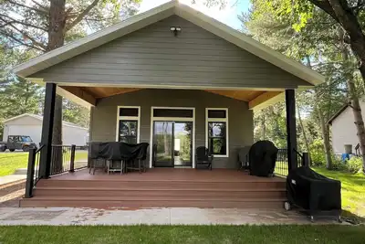 Image de West Newton Riverfront Retreat