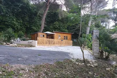 Image de Grand chalet en bois, au cœur de la nature, offrant vue magnifique sur les Alpes