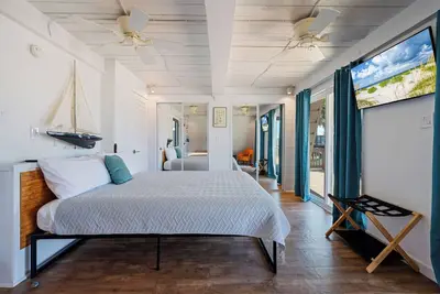 Image de Waterfront~Nostalgic Beach Cottage