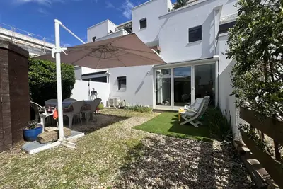 Image de Sol-y-Days Baronnets, rez-de-chaussée avec grand jardin