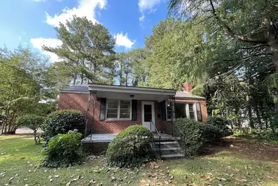 Image de Palm Cottage - Centrally Located Brick Home on Quiet Street