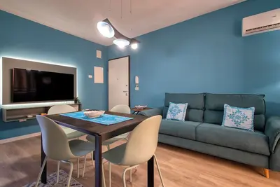 Image de Appartement 'Clhome Eleganza E Comfort Al Mare' avec balcon et climatisation