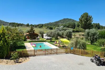 Image de Maison de campagne \"Solar Rubina - Piscina Água Salgada\" avec vue montagne, Wi-Fi et climatisation