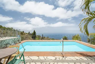 Image de Maison de campagne 'Casa Juliana Tijarafe' avec vue sur la mer, piscine privée et Wi-Fi