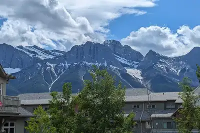 Image de Spacious High-End Two Bedroom Two Bathroom Condo In Canmore/Banff
